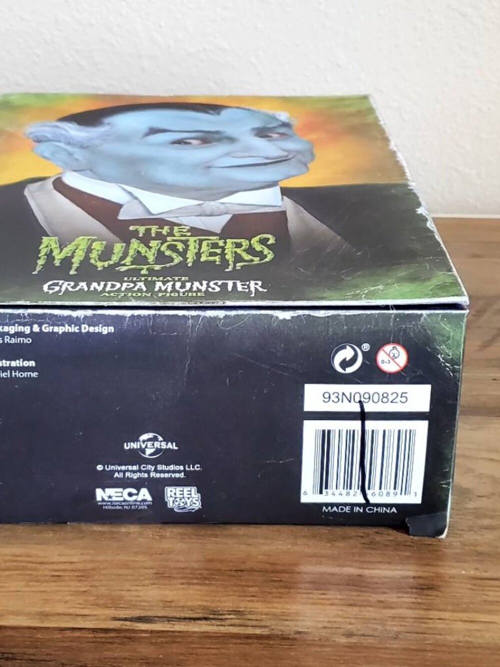 2025 NECA The Munsters Ultimate Grandpa Munster Action Figure - Picture 7 of 12